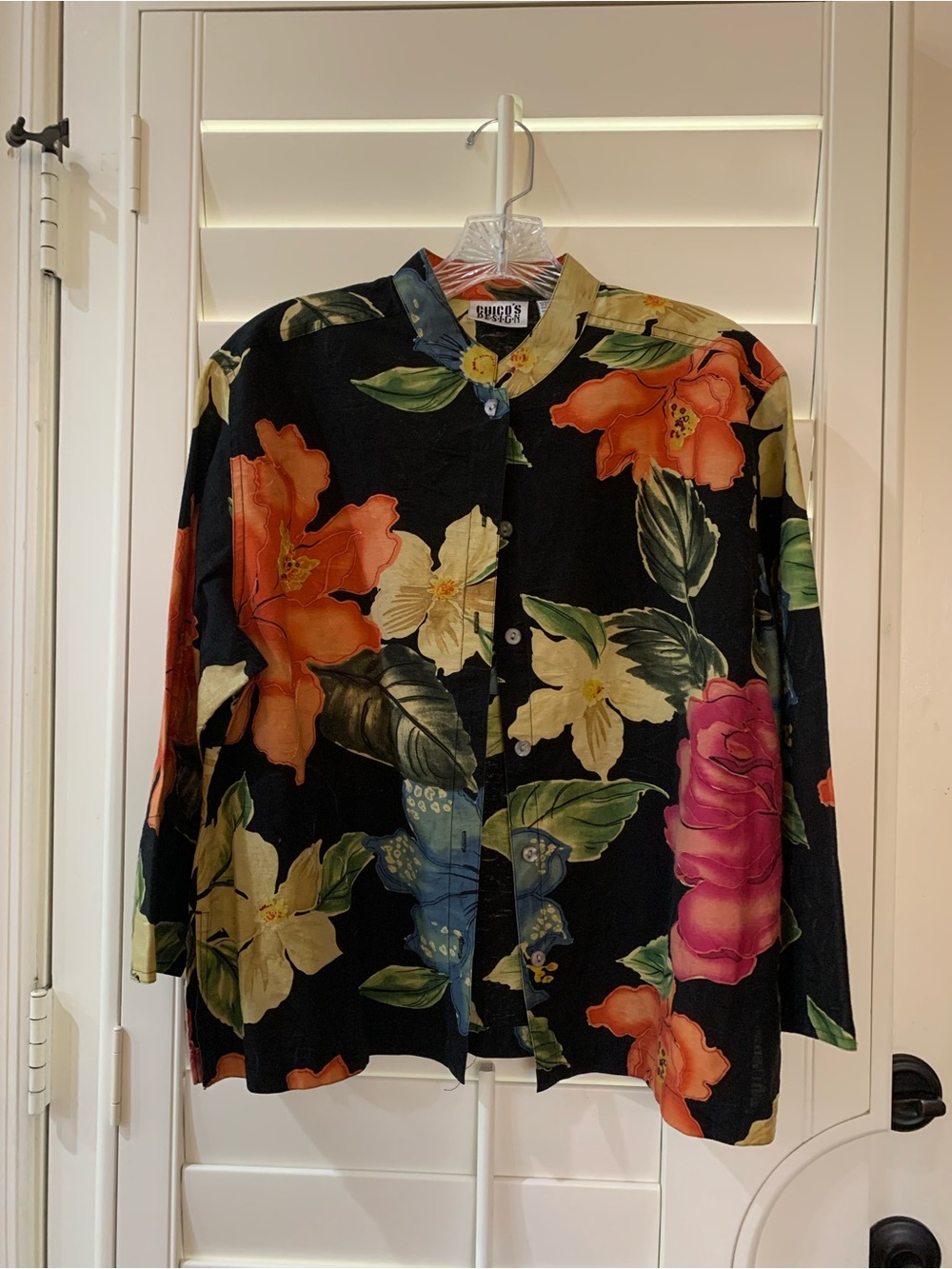 Chico's Black Floral Linen Button-Front Shirt size 1 (8/M).